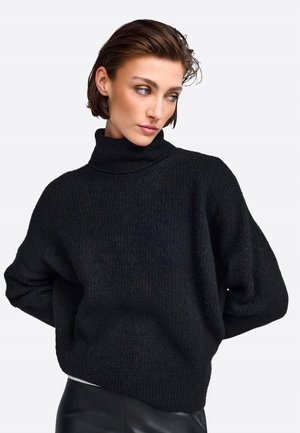 Schwarzer Rollkragenpullover mit grob gestrickter Textur, fallenden Ärmeln sowie gerippten Bündchen und Saum. Der lässige Schnitt sorgt für zusätzlichen Komfort und Wärme.
