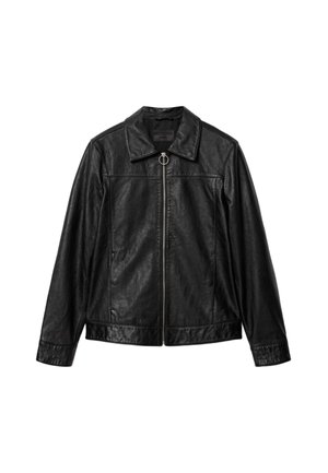 Schwarze Kunstlederjacke mit langen Ärmeln, Kragen und silbernem Reißverschluss mit rundem Zipper am Mittelteil vorne.
