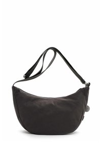 Borsa a spalla nera a forma di mezzaluna con tracolla regolabile e chiusura superiore con zip, etichetta in tessuto e charm metallico del marchio sul lato.