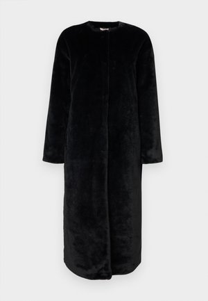 Schwarzer langer Mantel aus weichem, plüschigem Stoff. Verfügt über einen runden Halsausschnitt, lange Ärmel und einen geraden Schnitt ohne sichtbare Verschlüsse.