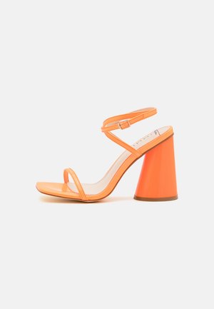 Simmi London BLOOM - Magas sarkú szandálok - apricot
