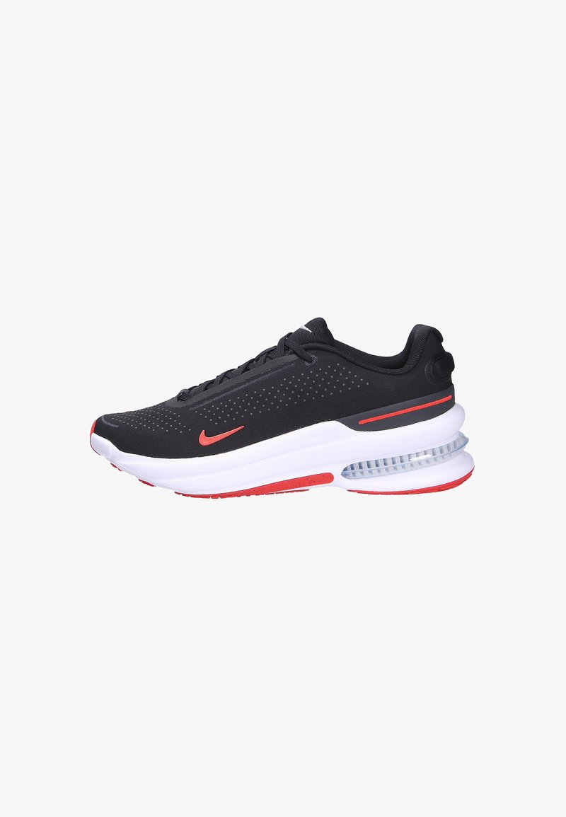 Zapatillas deportivas negras con parte superior texturizada, acentos rojos y amortiguación de aire visible en la suela. Presenta un diseño perforado y cordones.