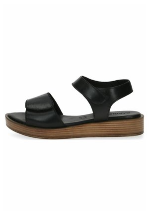 Sort lædersandal med justerbare ankler og tåremme, polstret fodseng og en brunt træstruktureret platformsål.