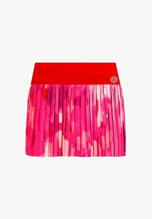 Cinturilla roja con una falda plisada en varias tonalidades de rosa, con un diseño en capas y textura suave. Acento de logo en la cinturilla.