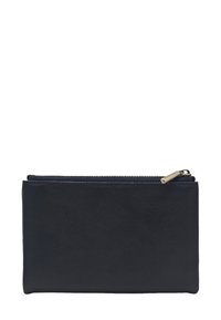 Portefeuille en cuir bleu marine avec une texture lisse, fermeture éclair et design minimaliste. Forme rectangulaire, adapté pour les cartes et les pièces.