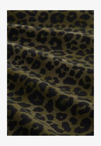 Vybráno, tonal green leo print