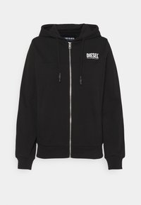 Felpa nera con zip realizzata in un materiale morbido, dotata di cappuccio regolabile con cordino e un logo bianco sul lato sinistro del petto. Vestibilità classica con polsini a costine.