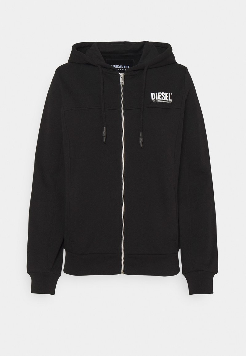 Felpa nera con zip realizzata in un materiale morbido, dotata di cappuccio regolabile con cordino e un logo bianco sul lato sinistro del petto. Vestibilità classica con polsini a costine.