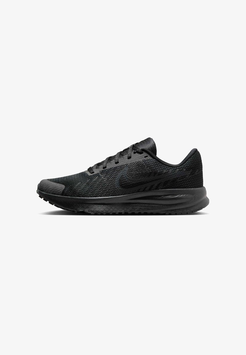 Zapatilla de correr negra con parte superior de malla texturizada, suela acolchada y suela de goma. Presenta cordones planos y un diseño de punta redondeada.