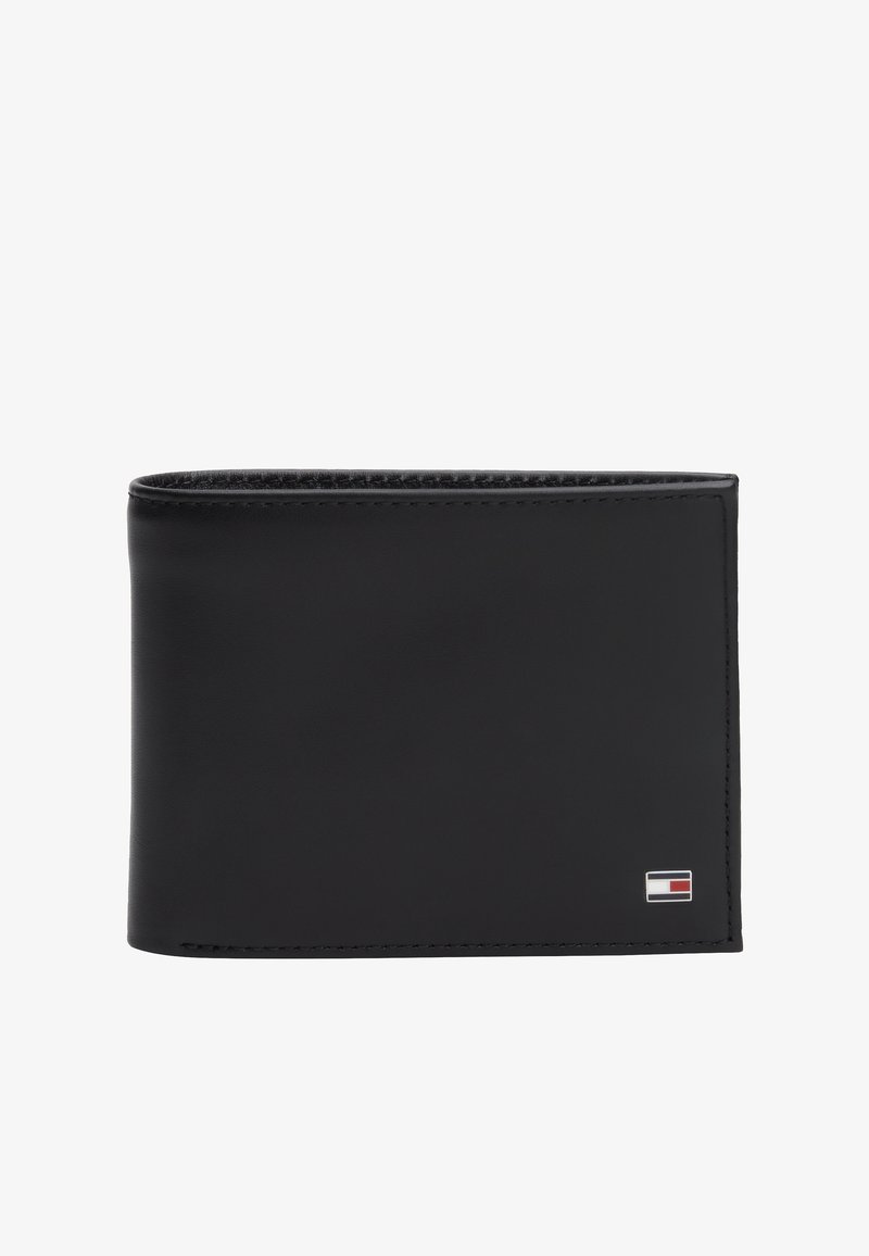 Portefeuille noir en cuir bi-fold avec un petit logo rectangulaire blanc, rouge et bleu dans le coin inférieur droit.
