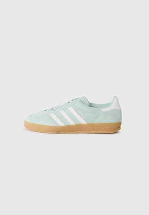 GAZELLE INDOOR - Trainers - ash green/white/gum