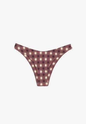 Parte inferior de bikini marrón con un patrón de estrellas de ocho puntas alternas claras y oscuras sobre un fondo blanco.