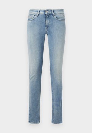 Jean en denim bleu clair, slim-fit, avec une taille mi-haute, un design à cinq poches et un léger décoloration sur l'ensemble du tissu.