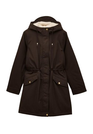 Bruine parka met een zachte, crèmekleurige fleece voering, een capuchon met trekkoord en twee voorzakken met gouden knoopaccenten, uitgevoerd in een losse pasvorm.