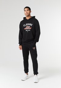 CLOSURE London BLOC SCRIPT TRACKSUIT - Træningssæt - black