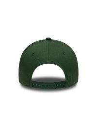 Πράσινο καπέλο snapback με στρογγυλεμένη δομή, φτιαγμένο από ύφασμα, με τρύπες αερισμού και ρυθμιζόμενο λουράκι στο πίσω μέρος.