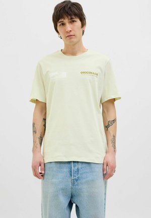 Lichtgroene katoenen t-shirt met een losvallende pasvorm, korte mouwen en een bedrukt logo met de tekst "ORIGINALS" in bruin-geel.