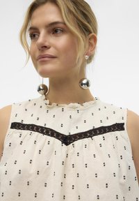 Vero Moda VMLULU DOBBY DETAIL  - Topper - oatmeal/black
