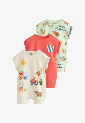 Trys kūdikių kombinezonai: vienas kremas spalvos su ūkio transporto priemonėmis ir gyvūnais, vienas koralų spalvos su dryžuota kišene, ir vienas mėtų žalumos spalvos su ūkio gyvūnais ir užrašu „Home Grown“.