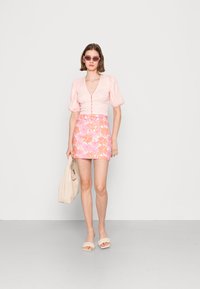 Glamorous BELTED HIGH WAISTED SKIRT - Minissaia - sixties floral