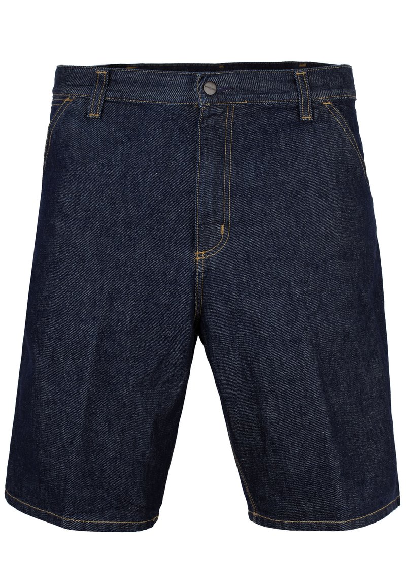 Pantalones cortos de mezclilla en azul oscuro con costuras amarillas, que cuentan con un botón frontal, lazos para el cinturón y bolsillos laterales. Textura suave, diseño hasta la rodilla.