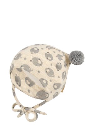 Beige Baby-Mütze mit grau-weißen Schaf-Muster, Ohrenschutz, gebundenen Bändern und einem grauen Pompon oben drauf.