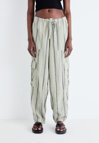BDG Urban Outfitters PANT - Oldalzsebes nadrágok - green