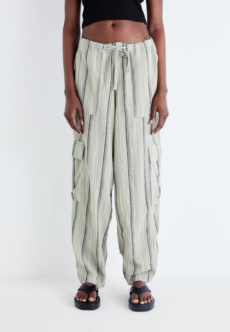 BDG Urban Outfitters PANT - Oldalzsebes nadrágok - green
