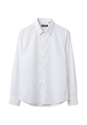 Camicia bianca a manica lunga con bottoni, colletto appuntito ed etichetta del marchio visibile all'interno del colletto, mostrata su sfondo bianco uniforme.