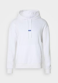 Bijela dukserica s kapuljačom od mekog pamuka. Sadrži prednji džep, užad i plavi "HUGO" logo na prsima. Dugi rukavi.