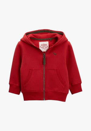 Roter Zip-up-Kinderhoodie mit Fronttaschen, Känguru-Logo auf der Brust und einer Kapuze, die mit dunkelgrünem Stoff gefüttert ist.