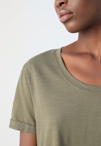 Esprit TEE - Camiseta básica - dark khaki