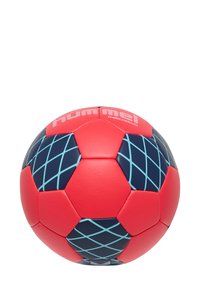 Röd och marinblå fotboll gjord av syntetiskt material, med hexagonala paneler med ett rutmönster och upphöjd branding på toppen.