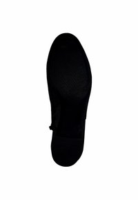 Suela de zapato negra con superficie lisa y agarre con patrón. Presenta una puntera redondeada y zona del talón ligeramente elevada, fabricada con un material similar al goma.