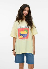 Vero Moda VMBAYLEIGH - Camiseta estampada - anise flower