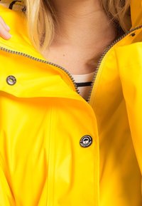Schmuddelwedda Parkas - yellow