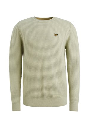 Světle zelený svetr s texturovaným pletením, s kulatým výstřihem a dlouhými rukávy. Na levém prsu je umístěný vyšívaný emblém.