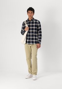 Thumbnail Image 2