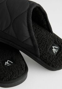 Next REGULAR FIT - QUILTED  - Slippers - black