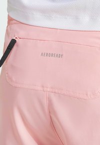 Unselected, semi pink spark