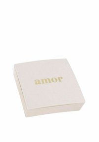 Kvadratisk, slät rosa låda med en guld "amor"-inskription på toppen och en subtil mönstrad textur. Kanterna är rundade för en mjukare framtoning.