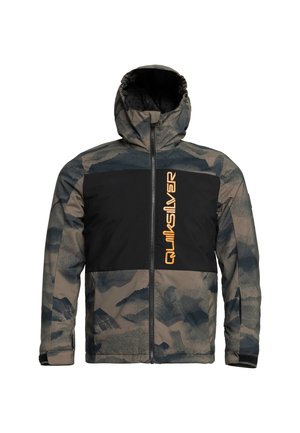 Hættetrøje med camouflage mønster, sort brystpanel, frontlynlås og lodret orange "Quiksilver" logo på venstre side.