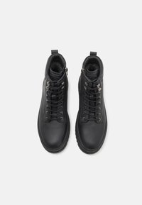 Blauer IUKA - Suvarstomi aulinukai - black