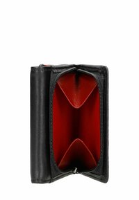 Zwarte leren portemonnee met rode binnenkant, voorzien van een ritsvak en twee kaartsleuven. Gladde textuur en rechthoekige vorm.