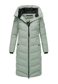 Lichtgroene gewatteerde winterjas met een lange silhouet, ritsluiting, brede kap en zwarte voering. Kenmerkt chevron-quilting en zijzakken.