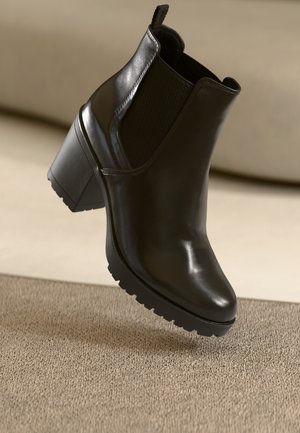 Platform ankle boots - black