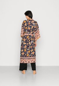 Cream CRNOPPI KIMONO - Kurtka wiosenna