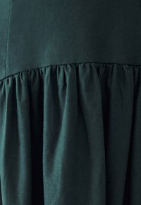 WILLA QIN - Maksikleit - emerald