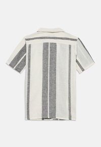 Camicia a maniche corte color crema, caratterizzata da strisce verticali grigie alternate. Realizzata in tessuto leggero con una vestibilità rilassata e colletto.