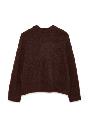 Pull en maille floue brun foncé avec manches longues et col rond, poignets et ourlet côtelés sur fond blanc.